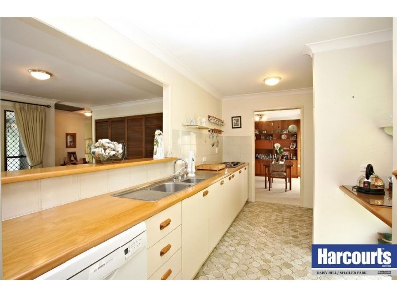 1 Cynthia Crescent, Springwood QLD 4127