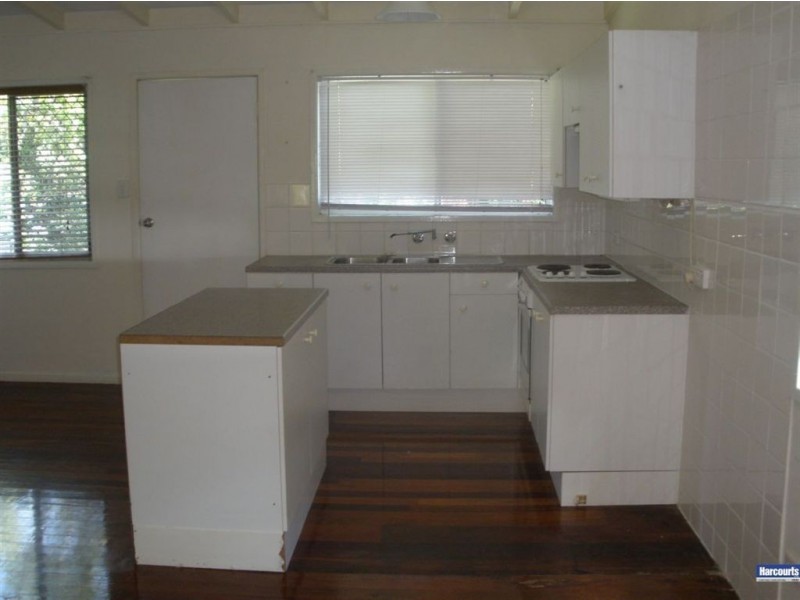 16 Mayflower St, Daisy Hill QLD 4127