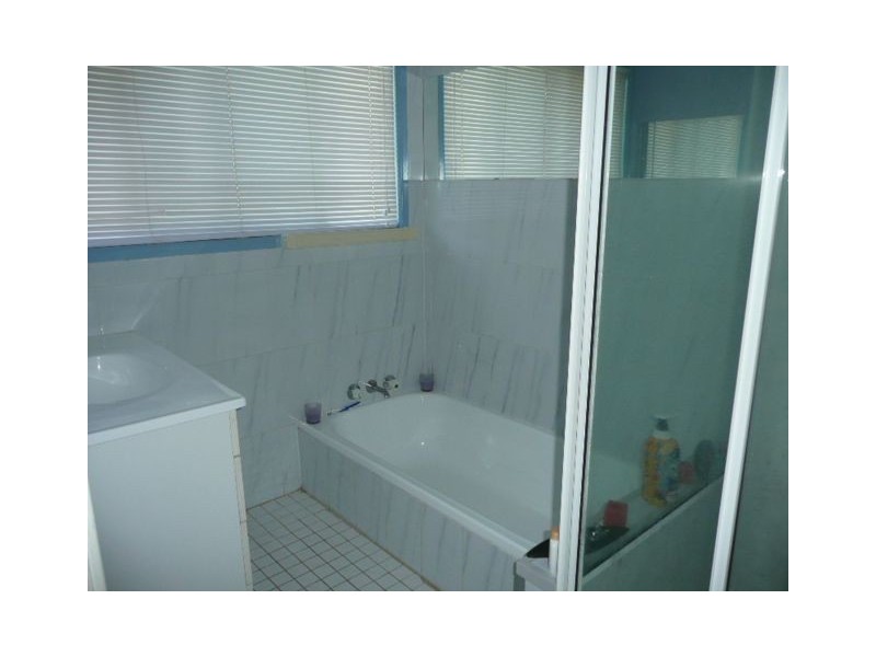 16 Mayflower St, Daisy Hill QLD 4127