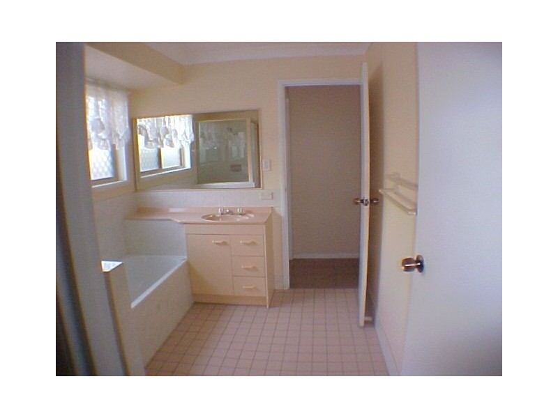 10 Haussman Crt, Meadowbrook QLD 4131