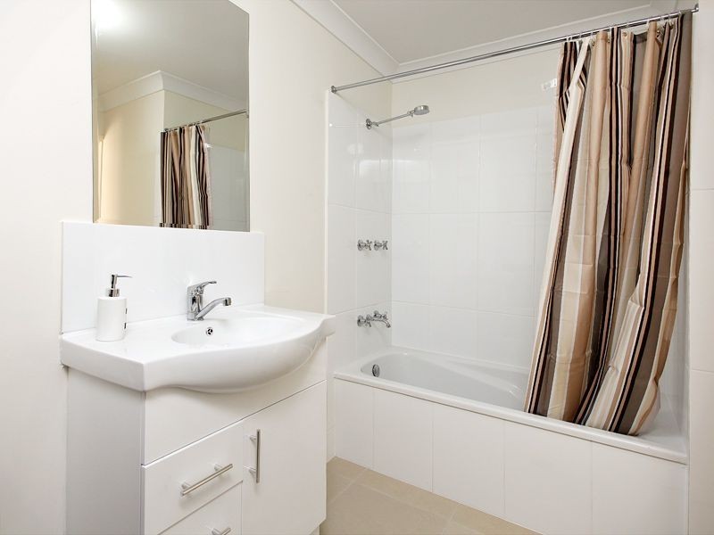 27/7 Chamberlain St, Rochedale South QLD 4123