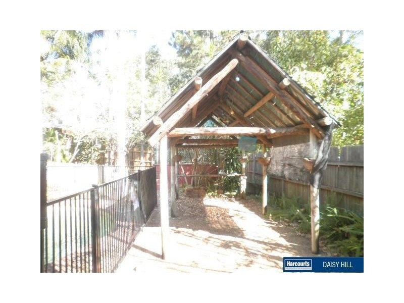 2 Mayflower, Daisy Hill QLD 4127