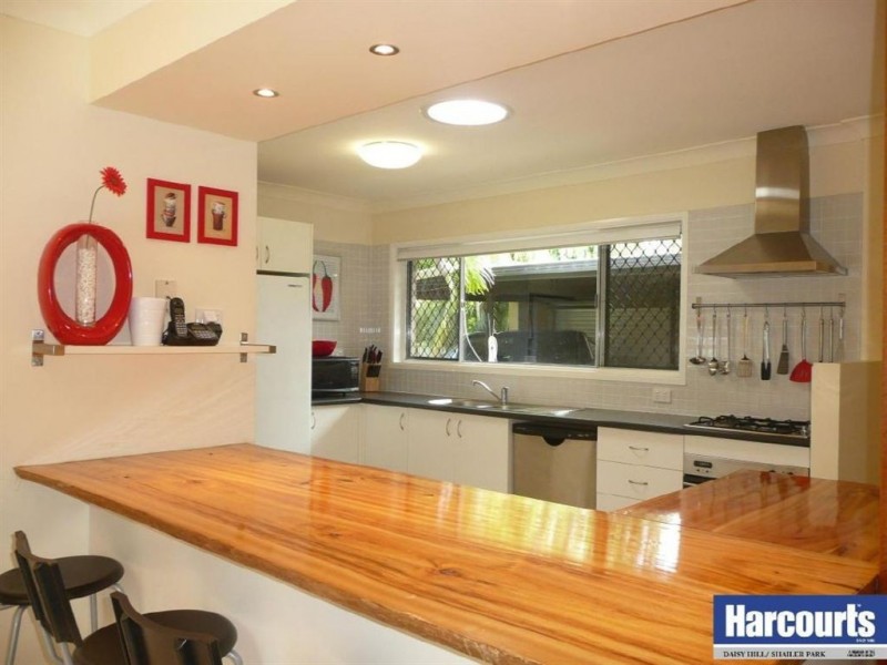 7 Wenlock Cres, Springwood QLD 4127