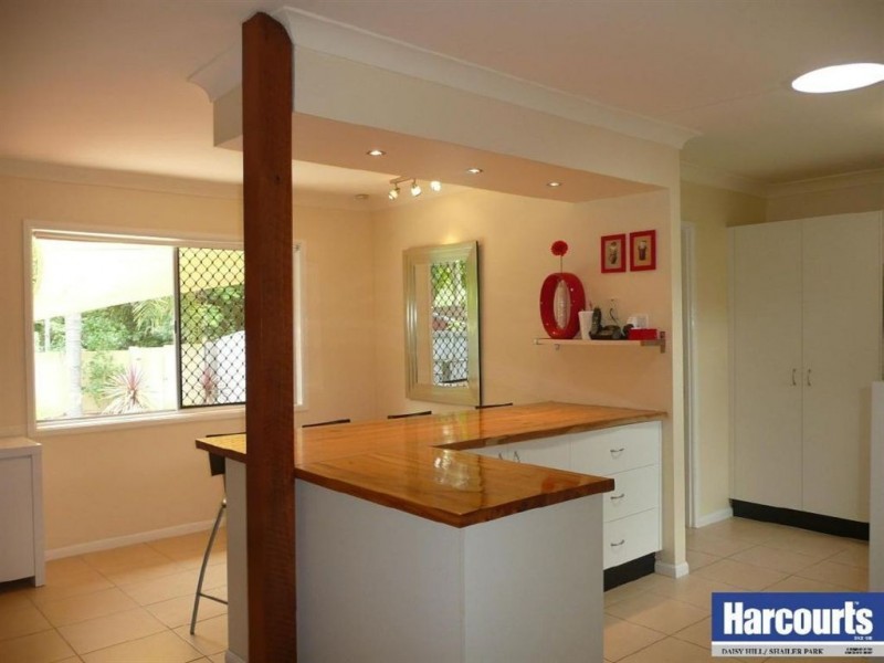 7 Wenlock Cres, Springwood QLD 4127