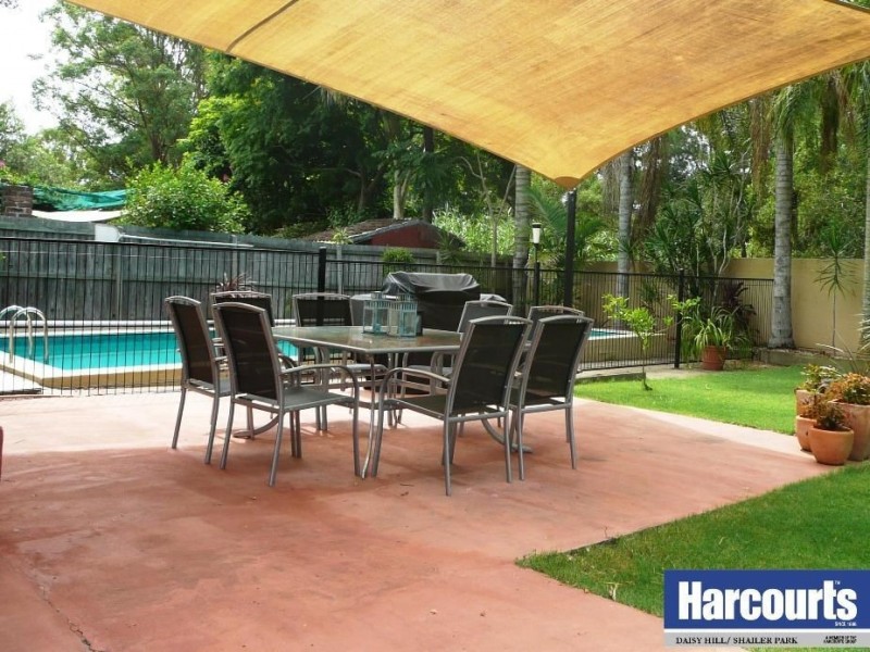 7 Wenlock Cres, Springwood QLD 4127