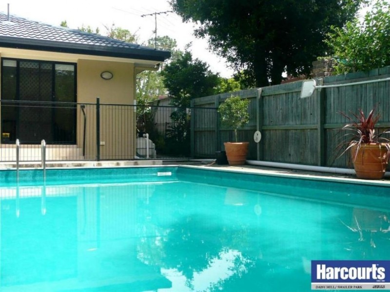 7 Wenlock Cres, Springwood QLD 4127