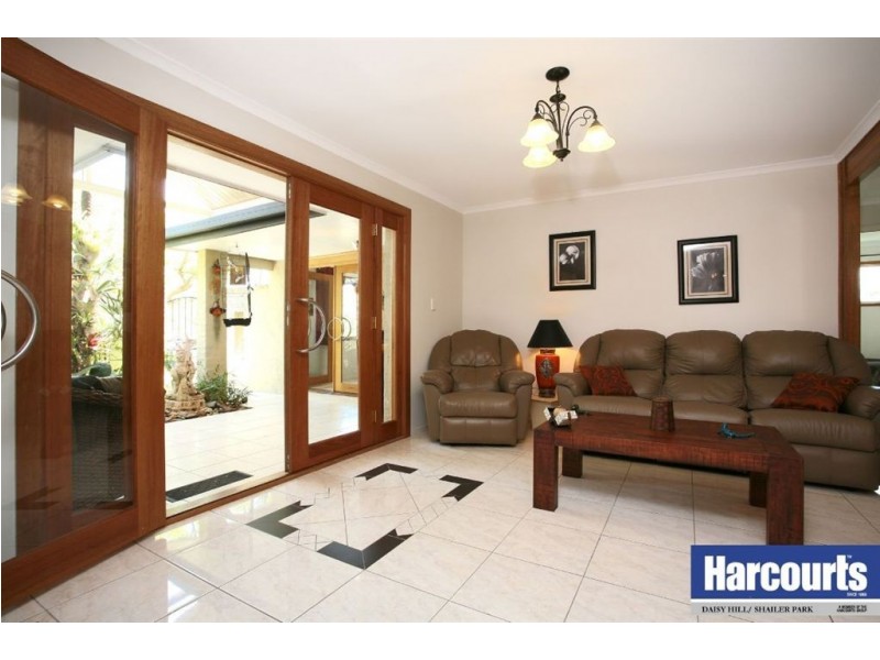 9 Batman Crescent, Springwood QLD 4127