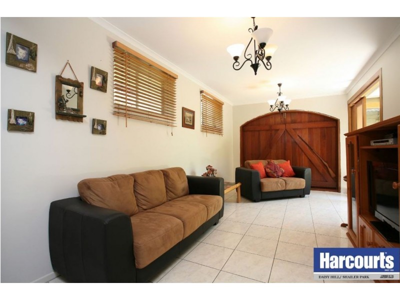 9 Batman Crescent, Springwood QLD 4127