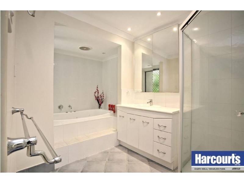 70 Lyndale Street, Daisy Hill QLD 4127