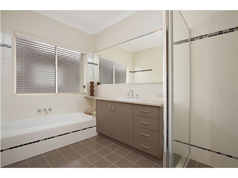 3 Dennis Vale Drive, Daisy Hill QLD 4127