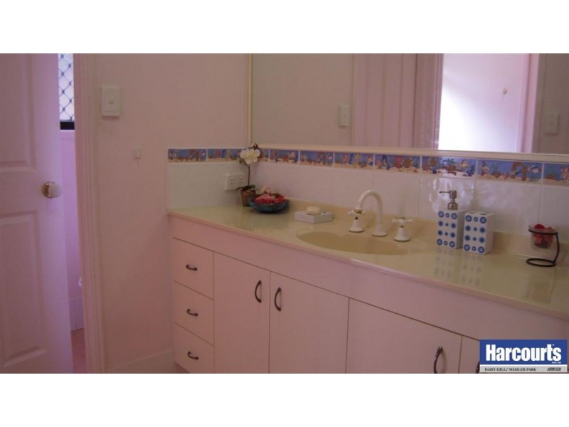 31 Boronia Avenue, Daisy Hill QLD 4127
