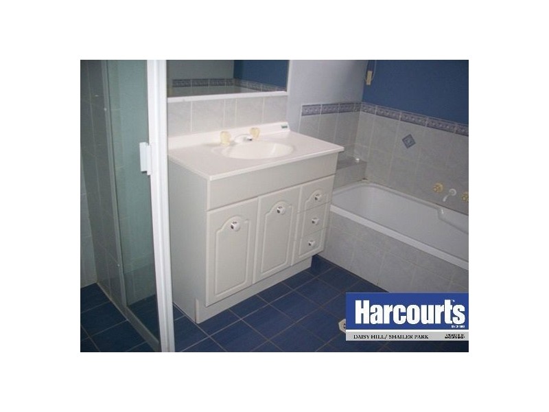 11 Lyrebird Street, Loganlea QLD 4131