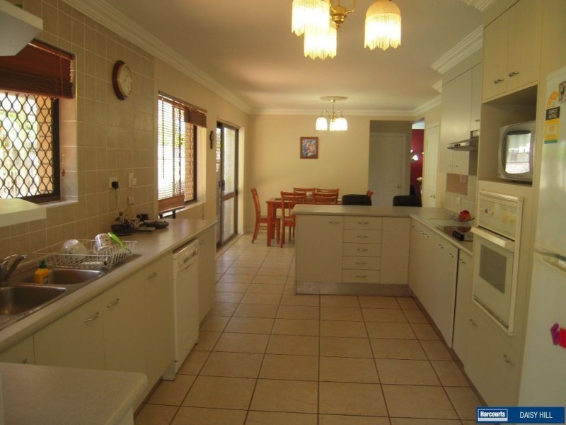 30 Rholanda Crescent, Springwood QLD 4127