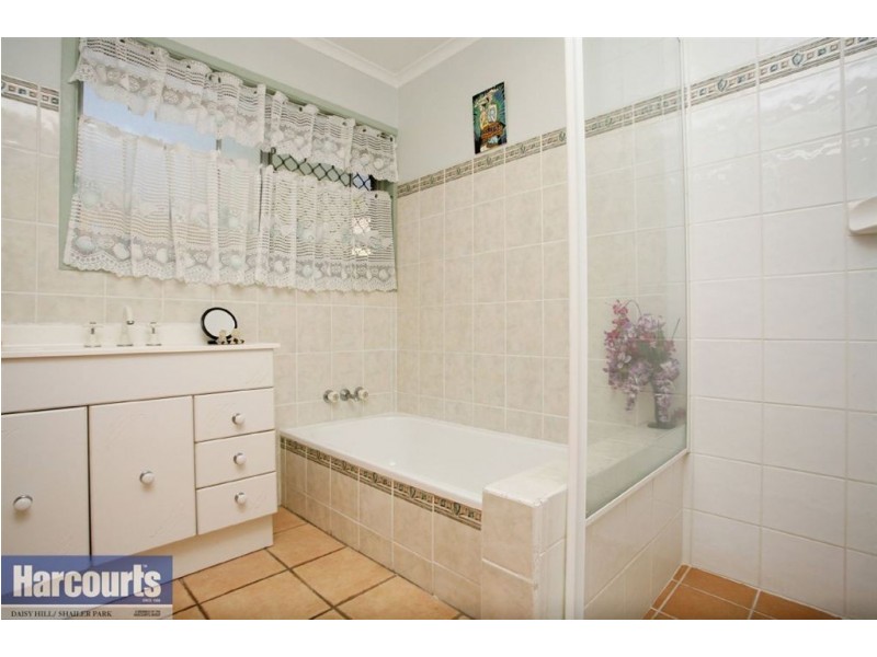 6 Belinda Crescent, Springwood QLD 4127