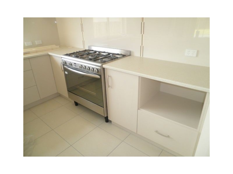 4 John Markwell, Daisy Hill QLD 4127