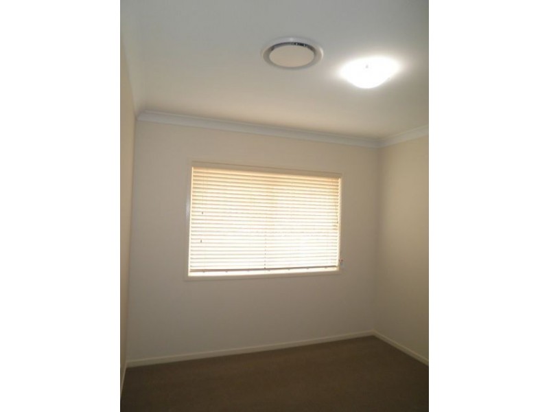 4 John Markwell, Daisy Hill QLD 4127