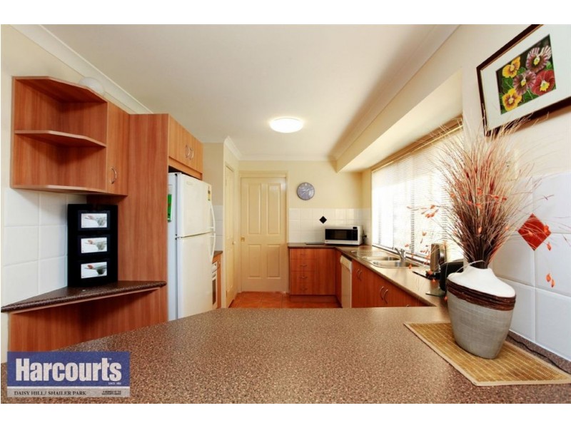 18 Links Avenue, Meadowbrook QLD 4131