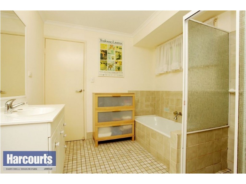 72 Brentwood Drive, Daisy Hill QLD 4127