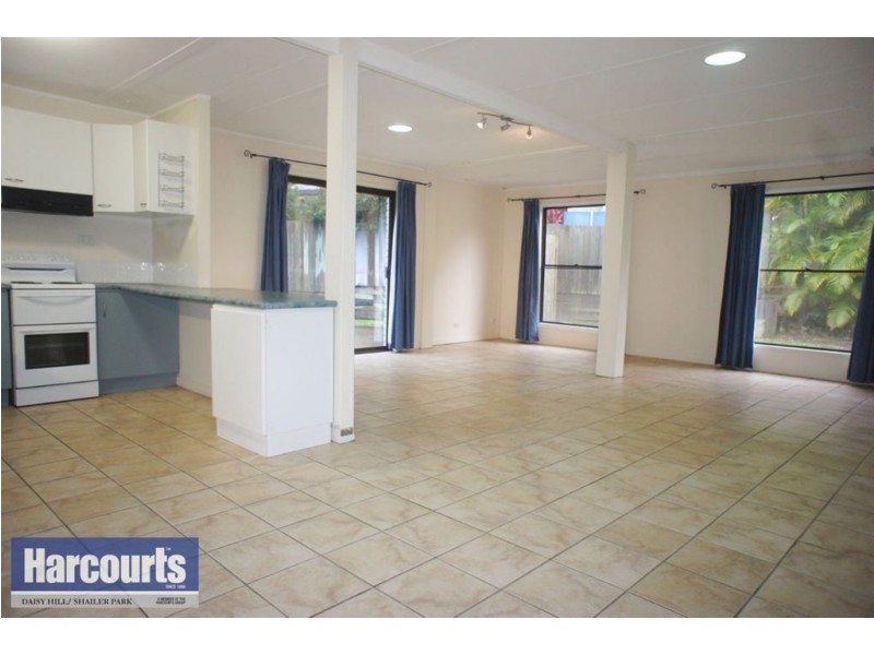 8 Forest Street, Daisy Hill QLD 4127