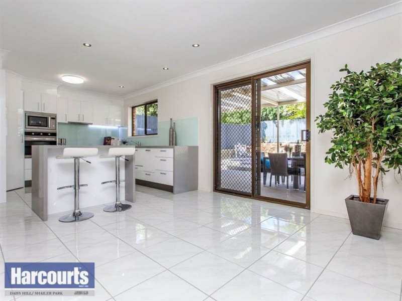 9 Ermington Street, Daisy Hill QLD 4127