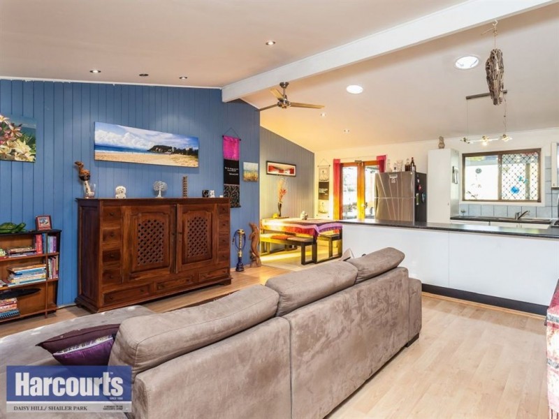 13 Hyacinth Street, Daisy Hill QLD 4127