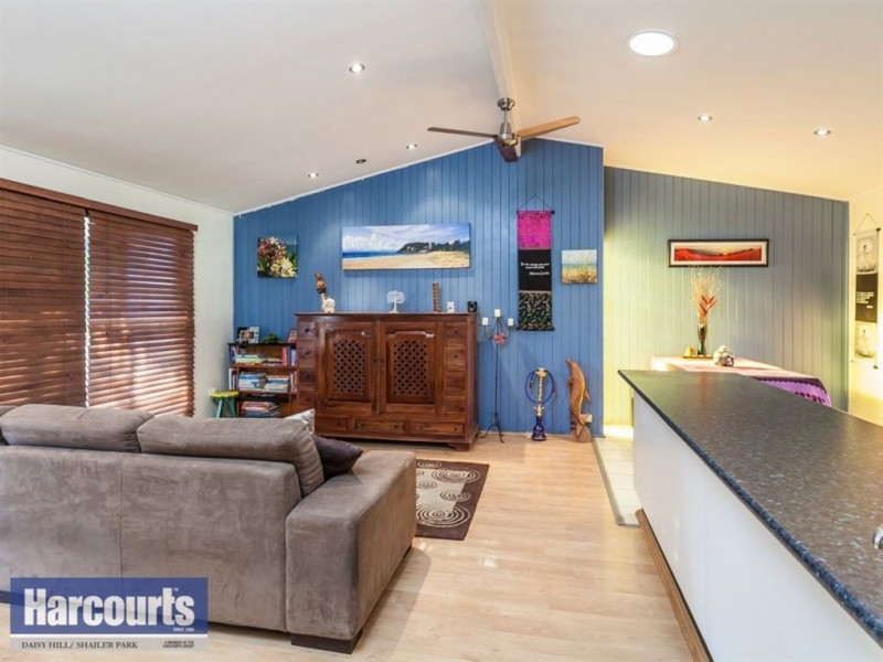 13 Hyacinth Street, Daisy Hill QLD 4127