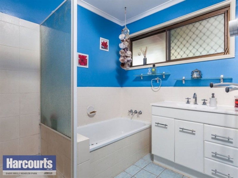 13 Hyacinth Street, Daisy Hill QLD 4127