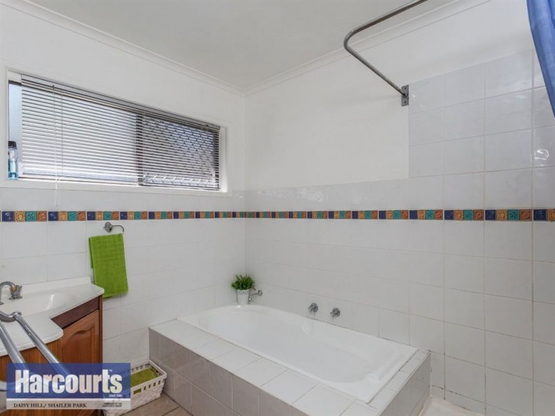 25 Wenlock Crescent, Springwood QLD 4127