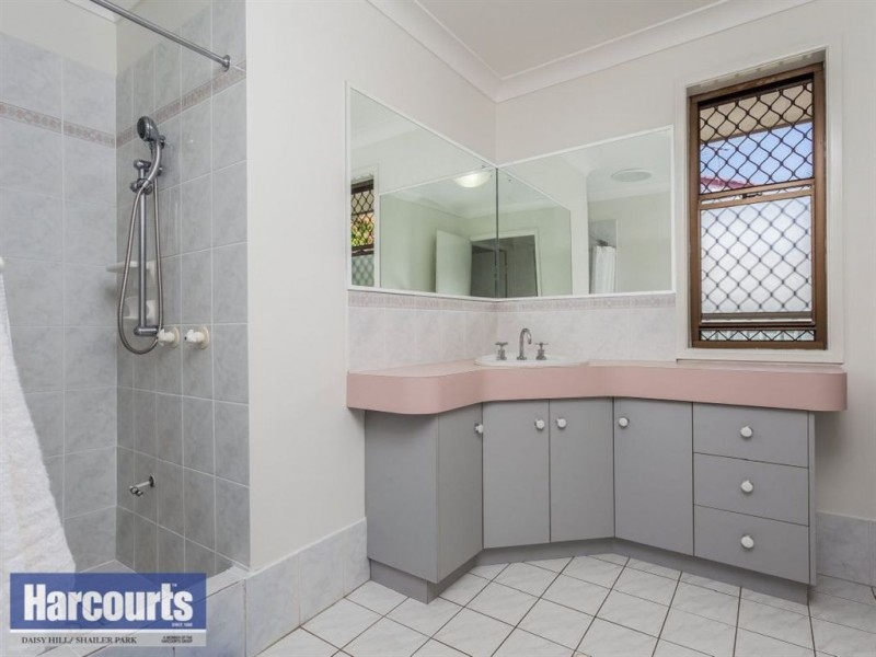 19 Village Drive, Daisy Hill QLD 4127