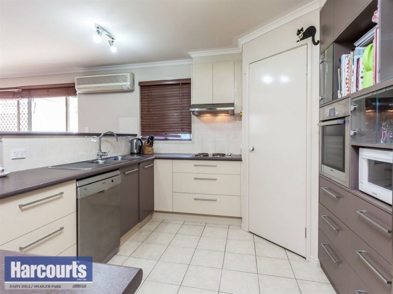 6 Links Avenue, Meadowbrook QLD 4131