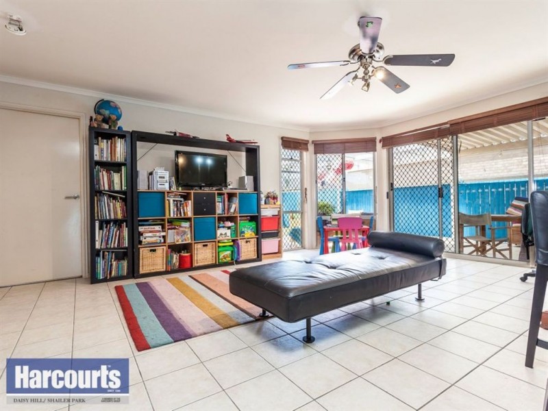 6 Links Avenue, Meadowbrook QLD 4131