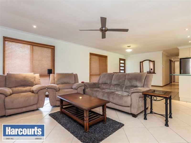 11 Oxley Circuit, Daisy Hill QLD 4127