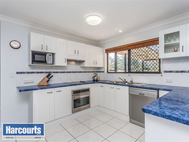 31 Lobelia Avenue, Daisy Hill QLD 4127
