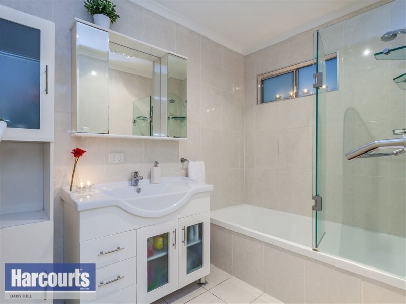 24 Coolcrest Street, Daisy Hill QLD 4127