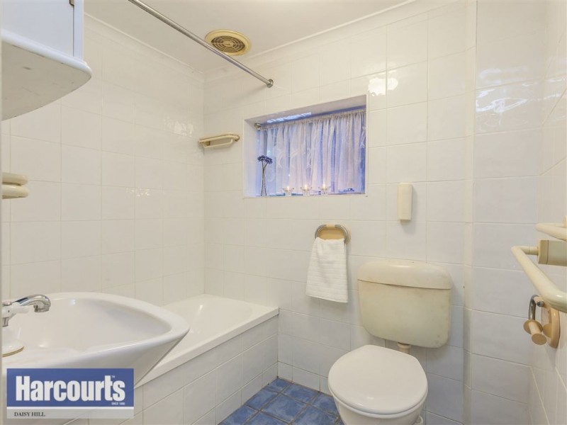24 Coolcrest Street, Daisy Hill QLD 4127