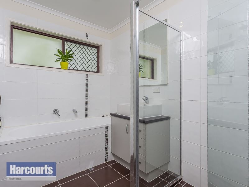 10 Village Drive, Daisy Hill QLD 4127