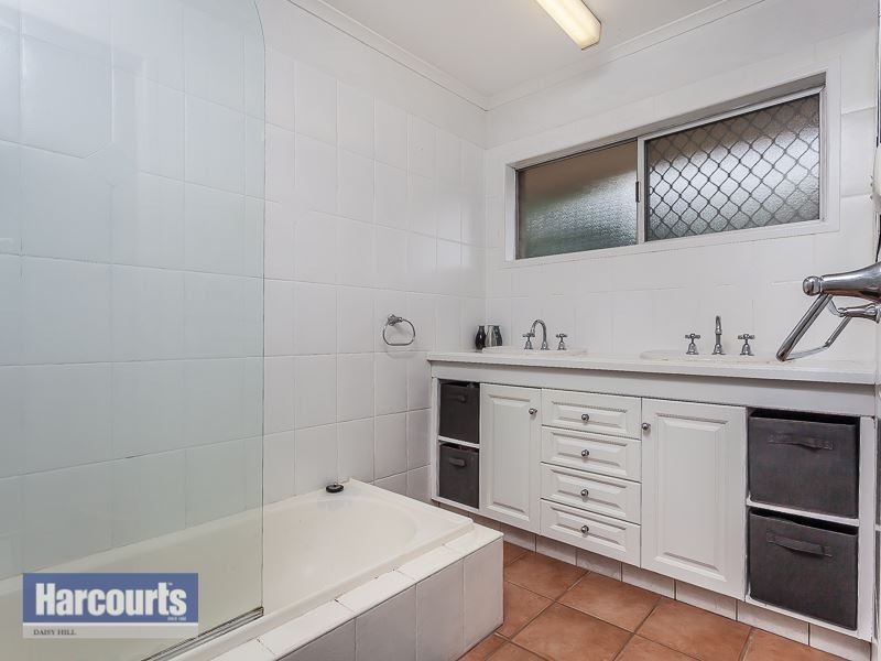 2 Clivia Crescent, Daisy Hill QLD 4127