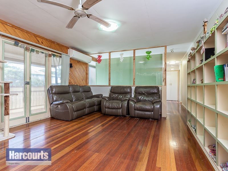 16 Ash Avenue, Woodridge QLD 4114