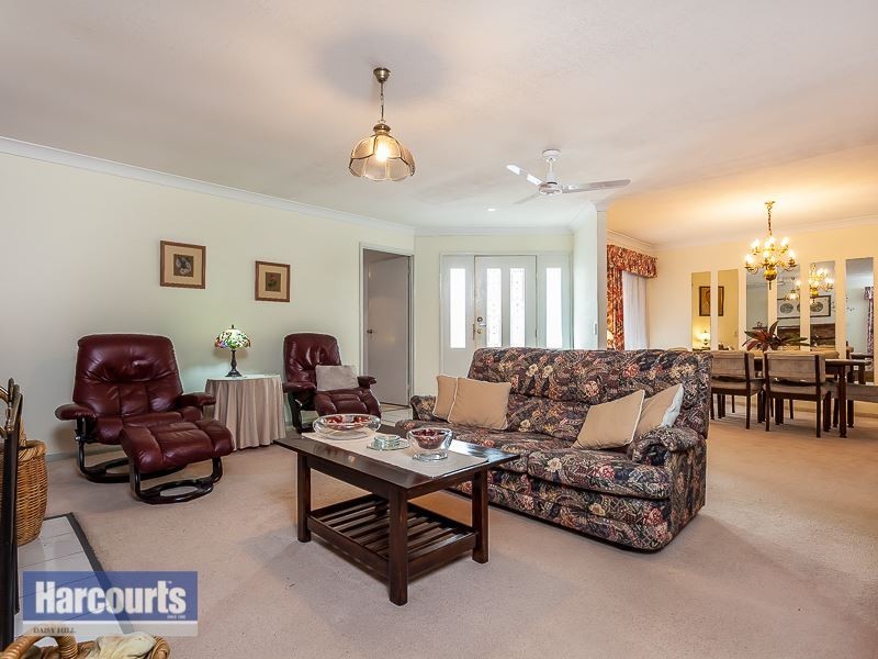 4 Mattes Place, Meadowbrook QLD 4131