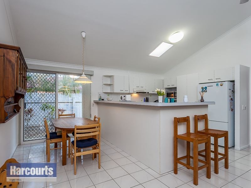 4 Mattes Place, Meadowbrook QLD 4131
