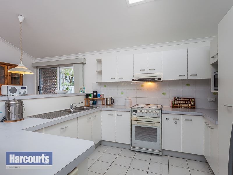 4 Mattes Place, Meadowbrook QLD 4131