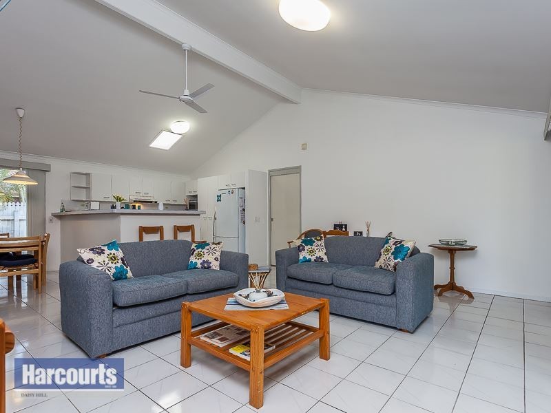 4 Mattes Place, Meadowbrook QLD 4131