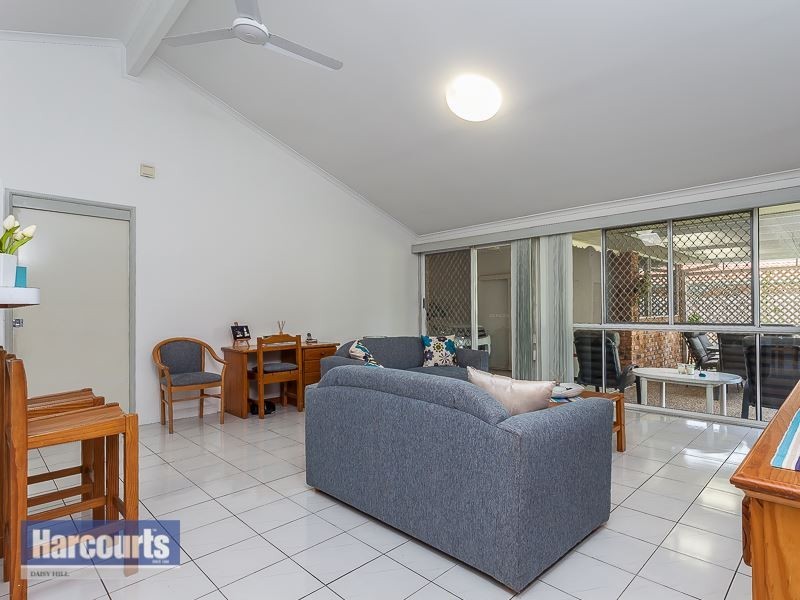 4 Mattes Place, Meadowbrook QLD 4131