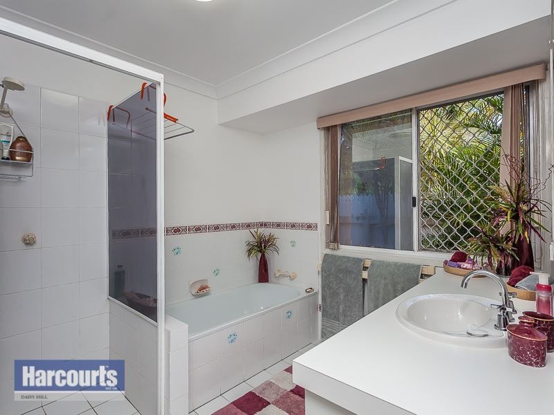 4 Mattes Place, Meadowbrook QLD 4131