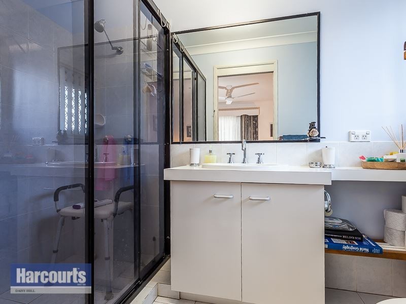 4 Mattes Place, Meadowbrook QLD 4131