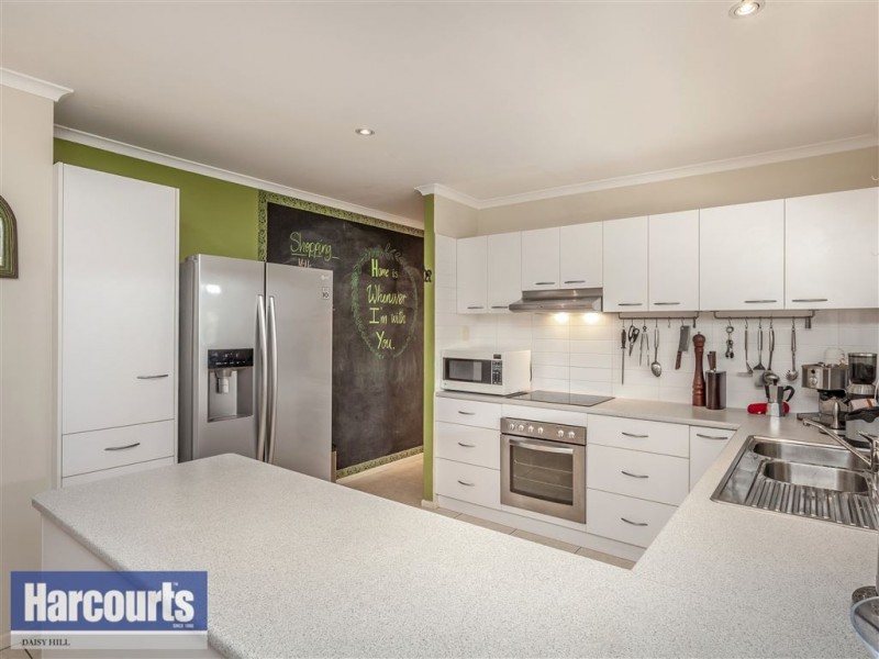 30 Village Drive, Daisy Hill QLD 4127