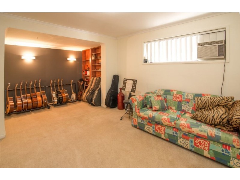 75 Jardine Drive, Springwood QLD 4127