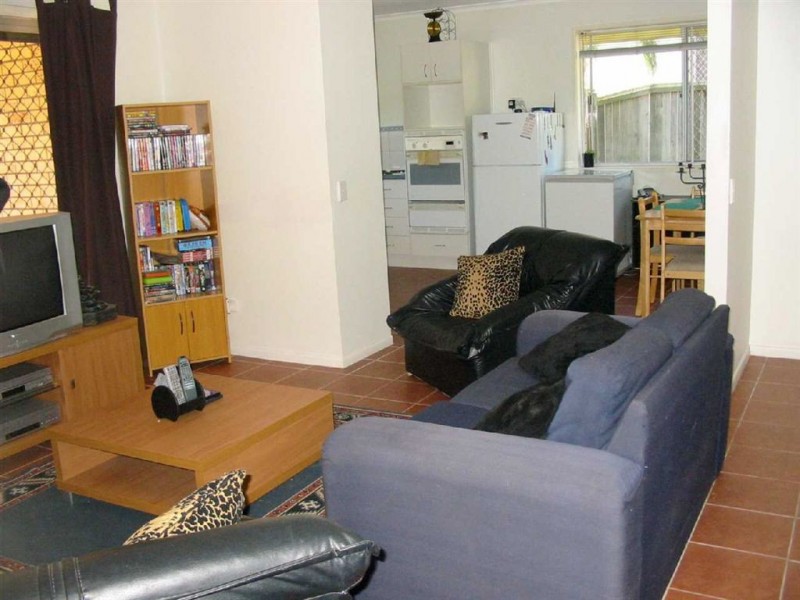 7  Raelene Tce, Springwood QLD 4127