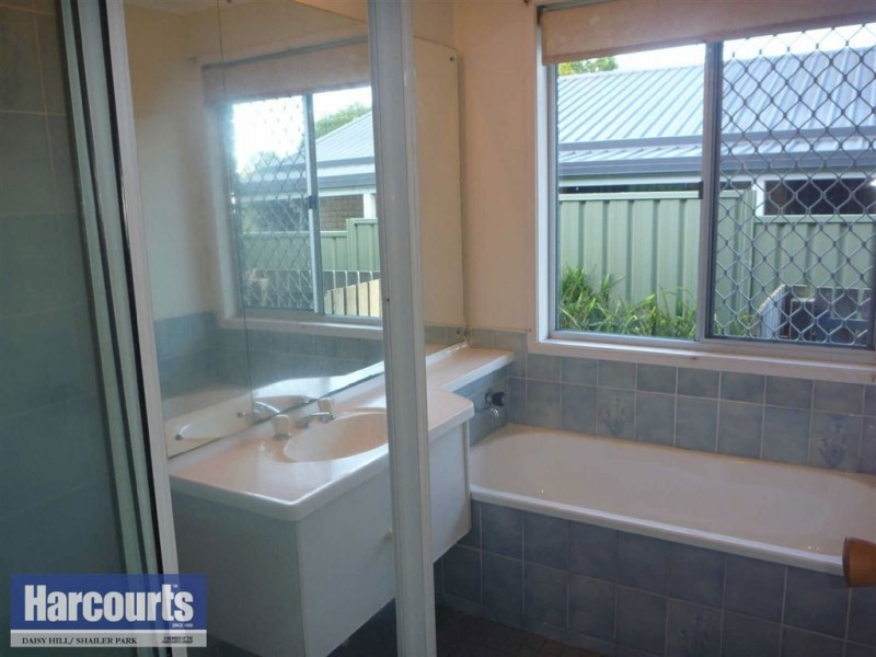 54  Brentwood Dr, Daisy Hill QLD 4127