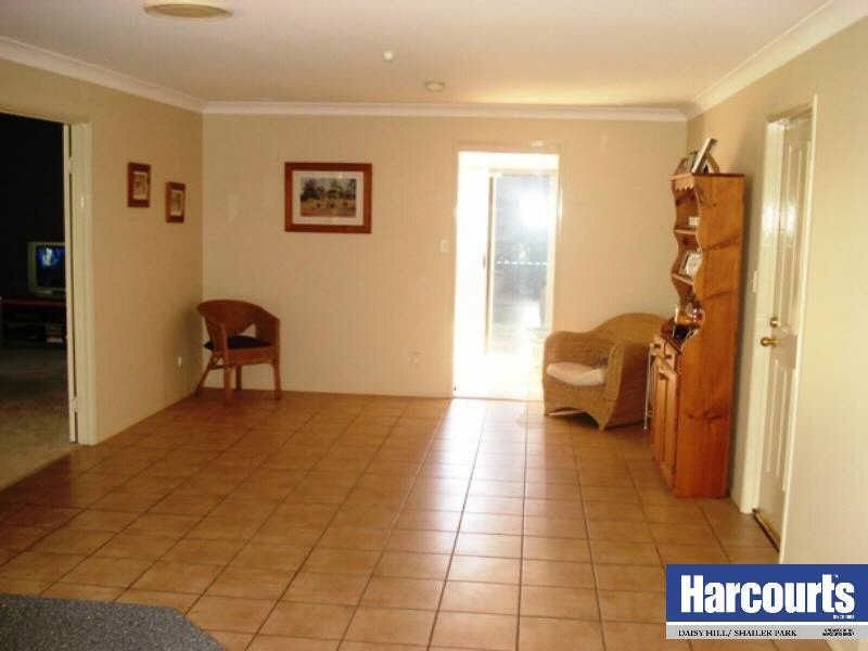 20 Little John St, Daisy Hill QLD 4127